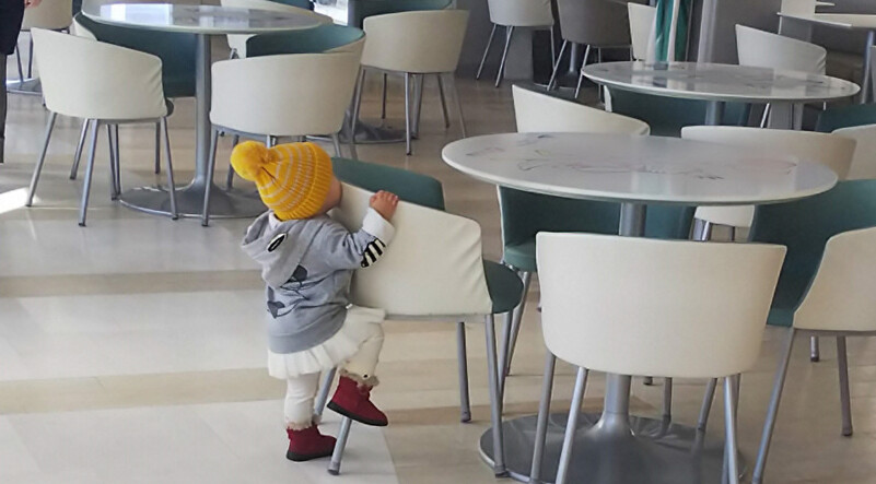 ゴミ箱まわりで起こりがちな危険なシチュエーションのイメージ写真